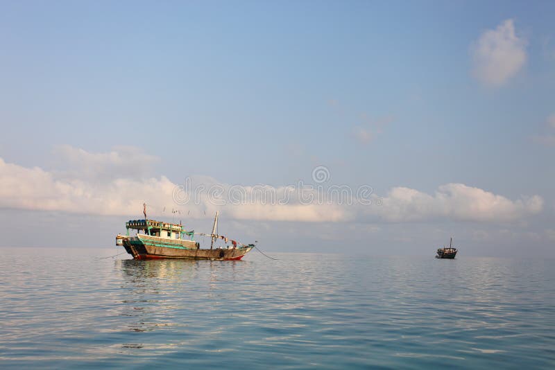 Arabi tradizionali barche da pesca la mattina presto.