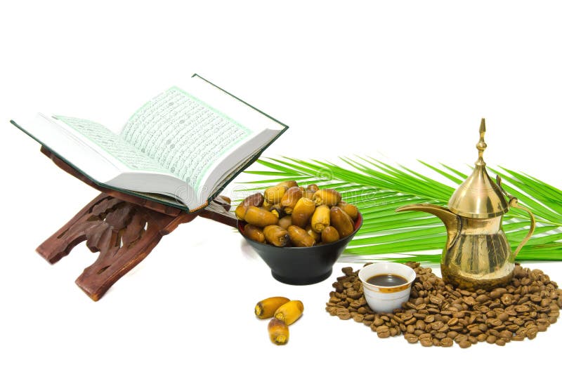 Arabische Koffie met het Fruit van de Datum en Heilige Quran stock foto's Arabische Koffie met het Fruit van de Datum en Heilige Quran stock foto's
