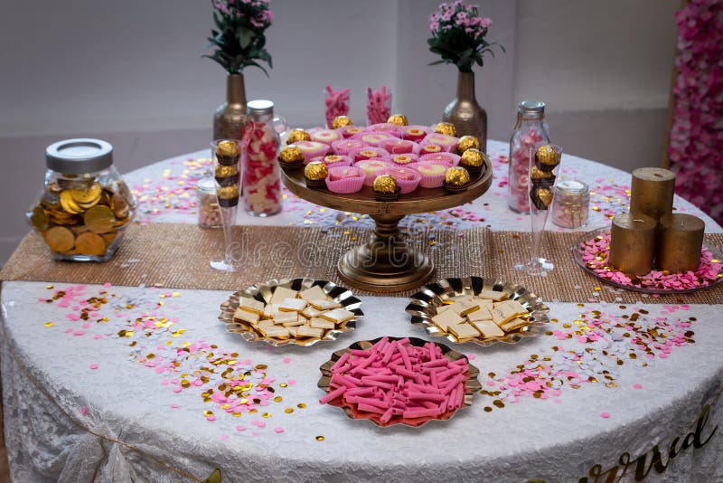 Arabischer iranischer Hochzeitsfesttischschmuck stockbild Arabischer iranischer Hochzeitsfesttischschmuck stockbild
