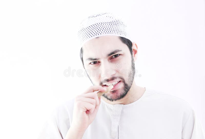 Arabisk muslimman med tandborstemiswak royaltyfri fotografi Arabisk muslimman med tandborstemiswak royaltyfri fotografi