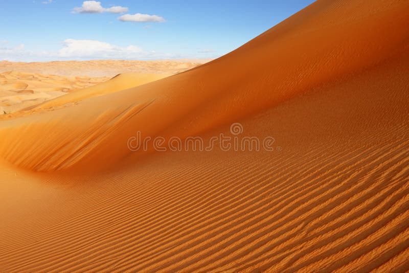 Arabska pustynia piasek toczne diuny