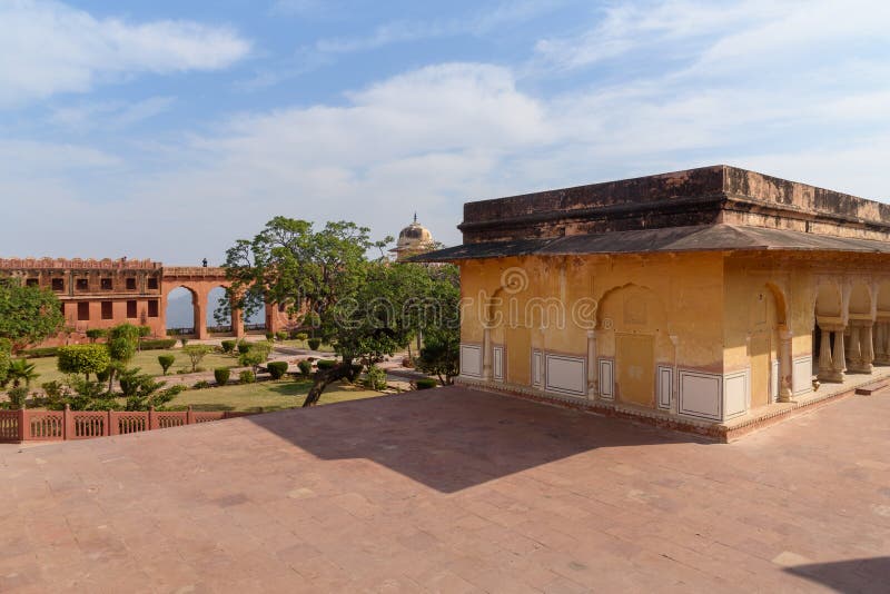 Aram Mandir i Charbagh ogród w Jaigarh forcie jaipur indu zdjęcia stock Aram Mandir i Charbagh ogród w Jaigarh forcie jaipur indu zdjęcia stock