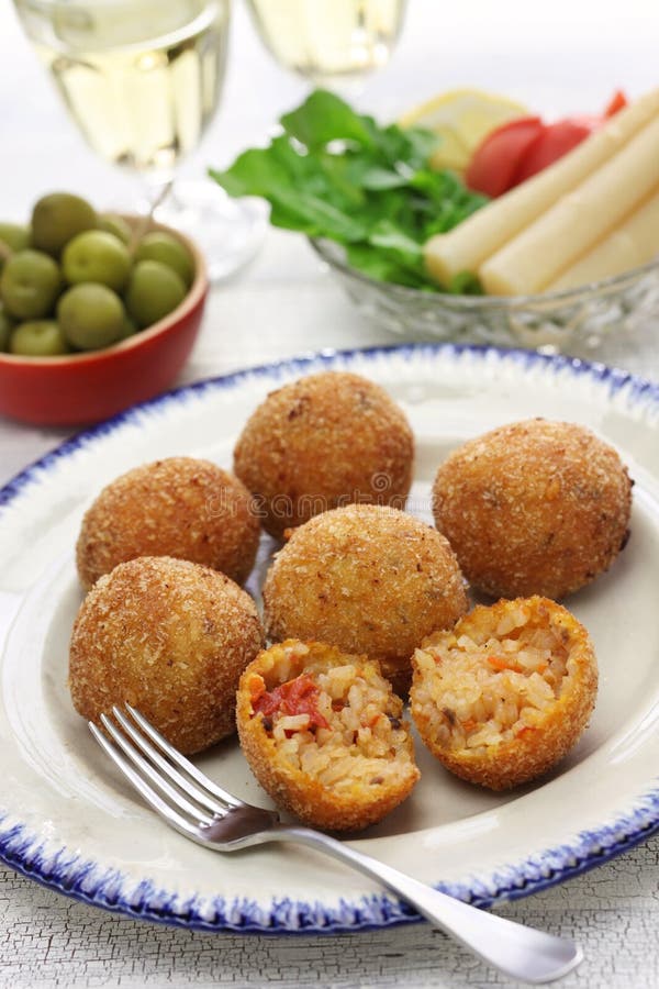 Arancini Di Riso, De Italiaanse Ballen Van De Risottorijst Stock Foto