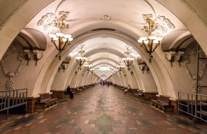 Arbatskaya station av Moskvagångtunnelen royaltyfri bild Arbatskaya station av Moskvagångtunnelen royaltyfri bild