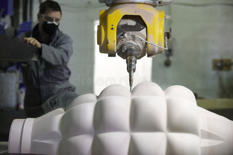 Werknemer en meerassige machine stock fotografie