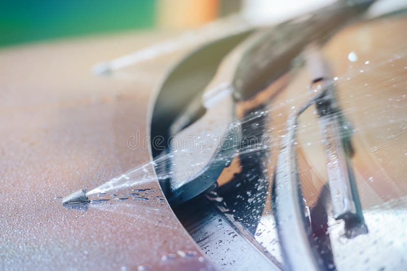Arbeit der Windfangwaschmaschine im Augenblick lizenzfreies stockfoto Arbeit der Windfangwaschmaschine im Augenblick lizenzfreies stockfoto
