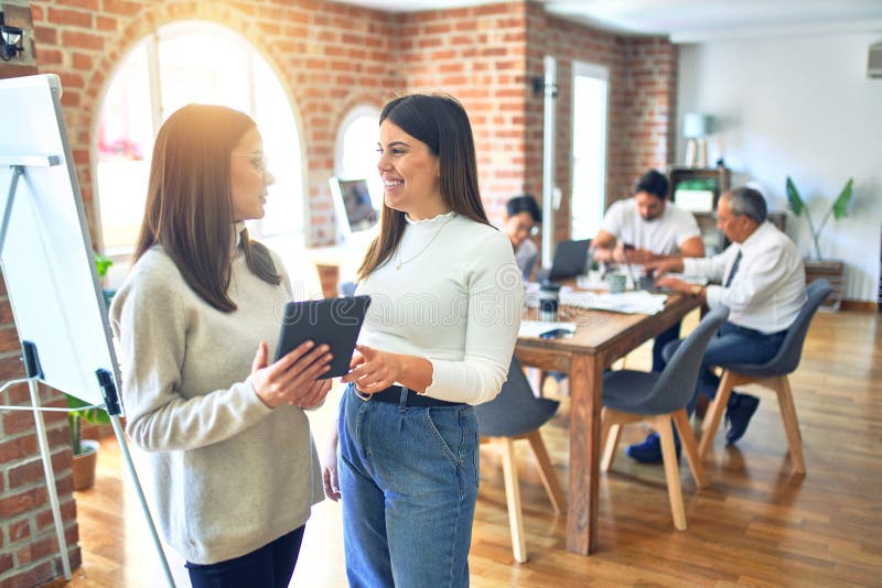 Arbeiter lächeln glücklich lizenzfreies stockfoto