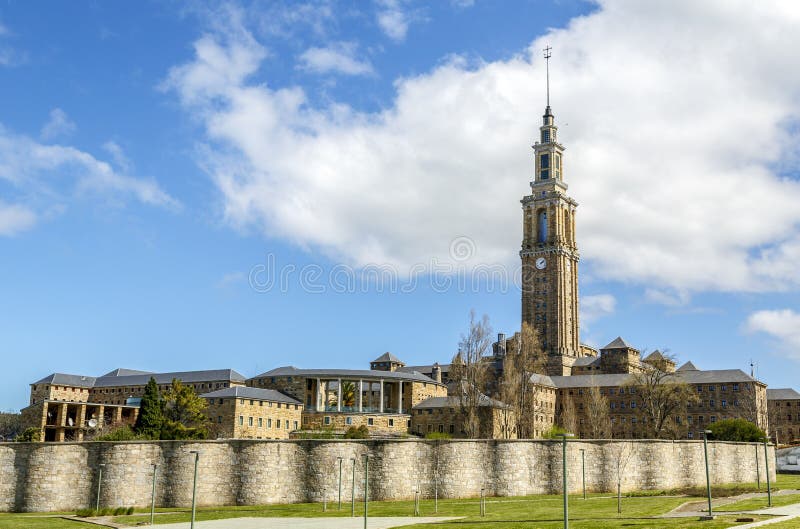 Arbeitscollege Oviedo, alte Universität von Gijon stockfotografie Arbeitscollege Oviedo, alte Universität von Gijon stockfotografie