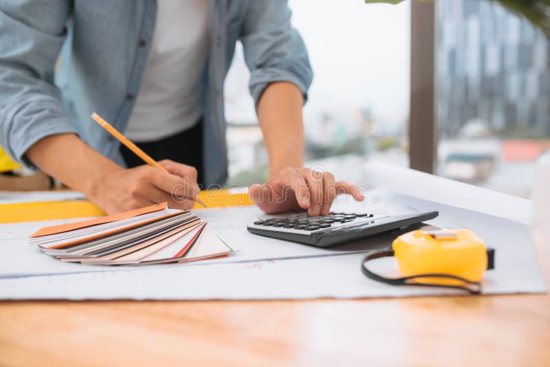 Arbeitsplatzeinzelteilwerkzeuge für Projekt, Architekten- oder Ingenieurfunktion lizenzfreies stockfoto Arbeitsplatzeinzelteilwerkzeuge für Projekt, Architekten- oder Ingenieurfunktion lizenzfreies stockfoto