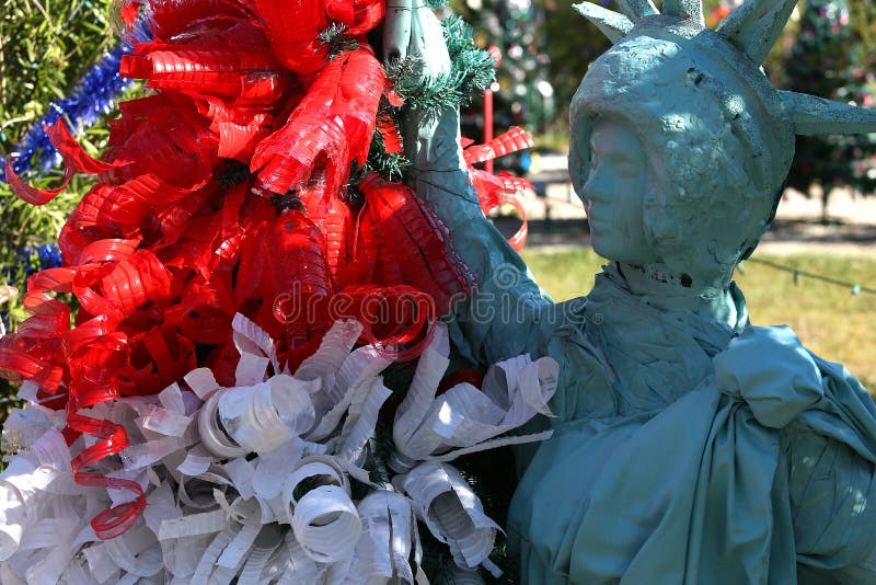 Arbre de Noël patriotique à Fort Myers, la Floride, Etats-Unis photos libres de droits Arbre de Noël patriotique à Fort Myers, la Floride, Etats-Unis photos libres de droits
