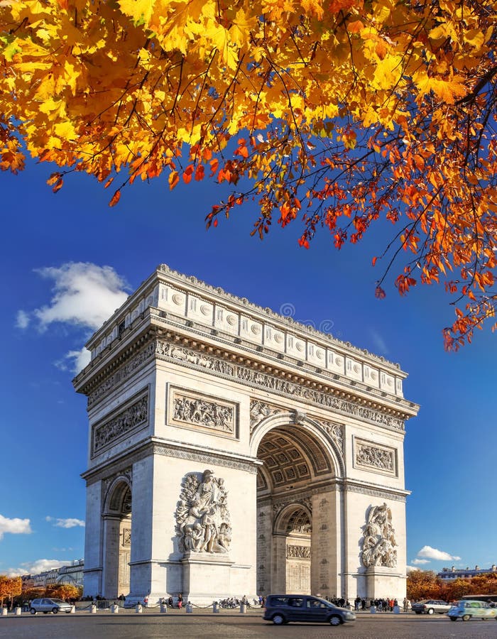 Arc De Triomphe En Automne, Paris, Photo stock - Image du route, bourrage: 27383918