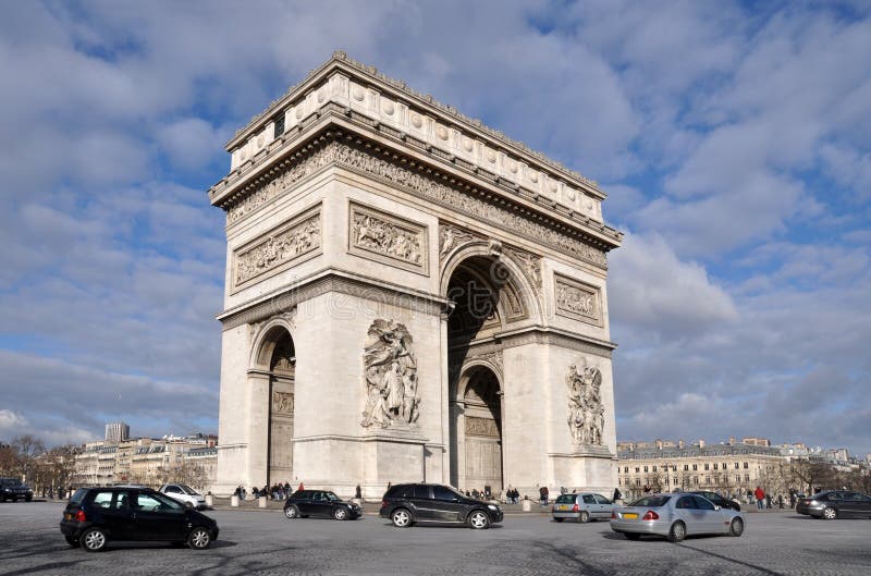 Famoso arco en París, sobre el.