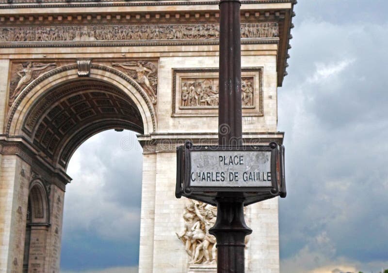 Arco en París, primavera en Francia.