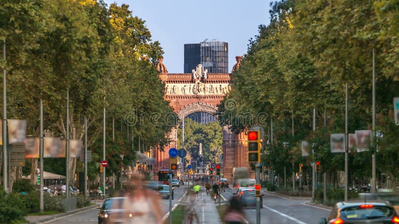 Arc de Triumf timelapse: L'Arc de Triumph, in Barcelona, Spain