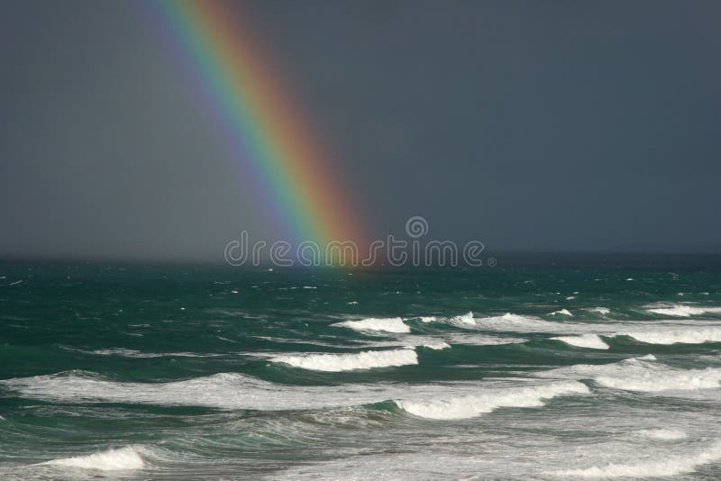 Arc-en-ciel au-dessus de l'océan photos stock Arc-en-ciel au-dessus de l'océan photos stock