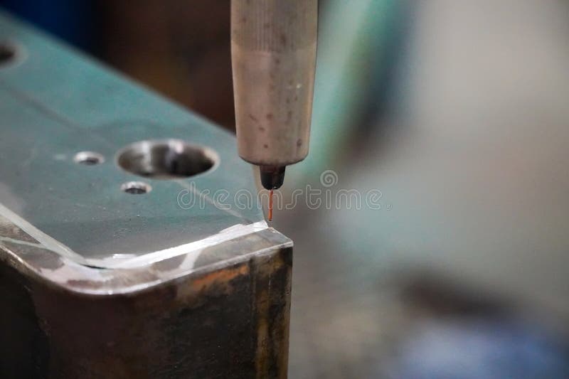 The Arc welding robot. Example of working with a laser pointer