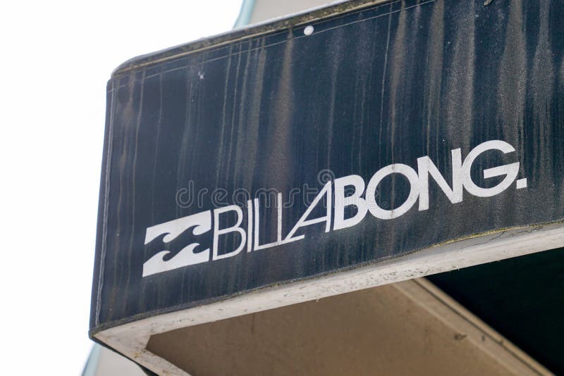 Arcachón , Aquitania / Francia - 10 08 2019 : Logotipo de signo Billabong Tienda de venta al por menor Tienda de venta al por men fotos de archivo Arcachón , Aquitania / Francia - 10 08 2019 : Logotipo de signo Billabong Tienda de venta al por menor Tienda de venta al por men fotos de archivo