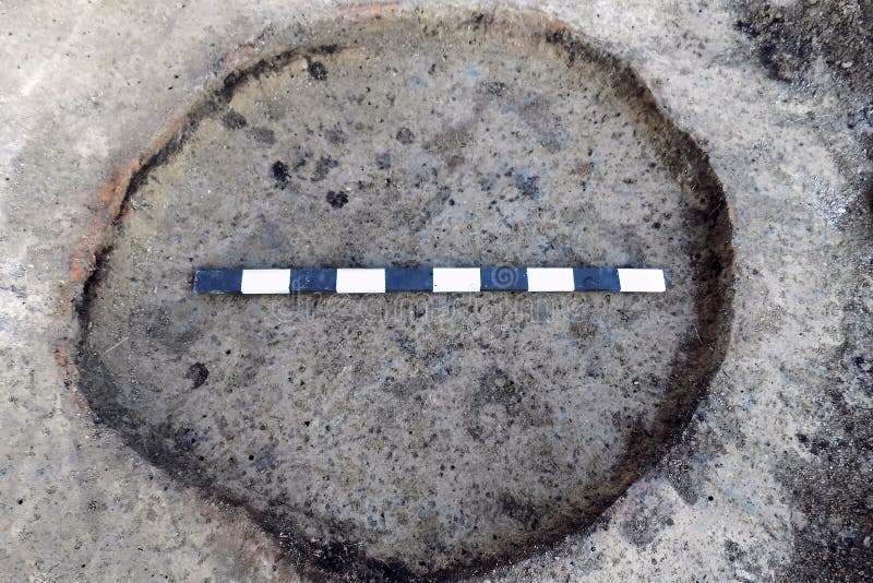Archaelogical-Stelle in der Grundmarkierung des vorhandenen Grabs oder des etwas einiger Entdeckungen ähnliches Wirkliche Aushöh stockfotografie Archaelogical-Stelle in der Grundmarkierung des vorhandenen Grabs oder des etwas einiger Entdeckungen ähnliches Wirkliche Aushöh stockfotografie