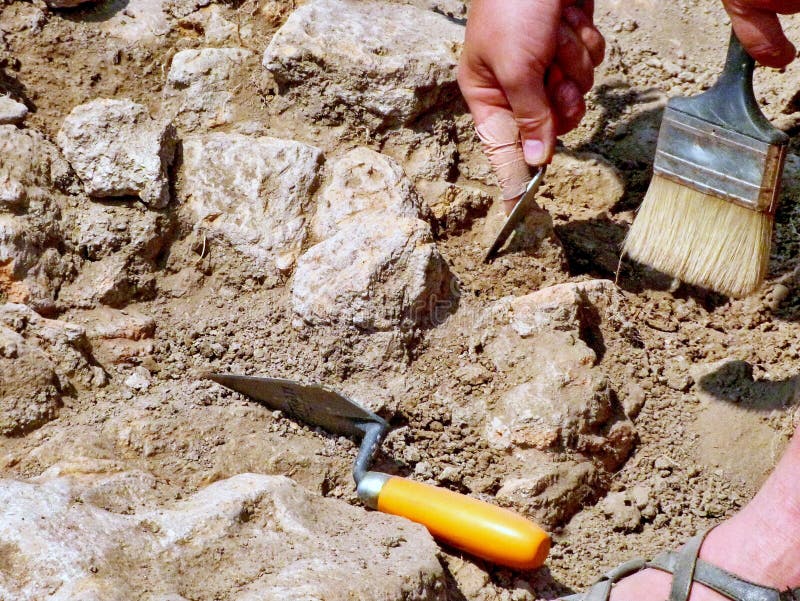 Archeologen op het werk royalty-vrije stock afbeelding Archeologen op het werk royalty-vrije stock afbeelding