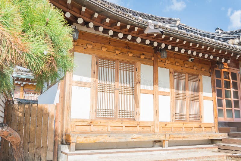 Architecture coréenne traditionnelle de style au village i de Bukchon Hanok image stock Architecture coréenne traditionnelle de style au village i de Bukchon Hanok image stock