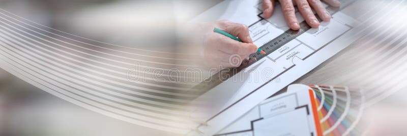 Architekt pracujący nad projektem; baner panoramiczny zdjęcie stock