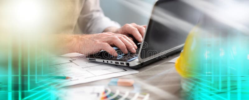 Architekt pracujący nad projektem, który jest przedmiotem wielu ekspozycji fotografia stock