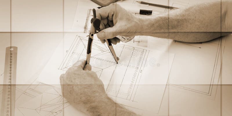 Architekt pracujący nad schematem geometrycznym planów. Architekt pracujący nad planami nowego wzorca geometrycznego domu