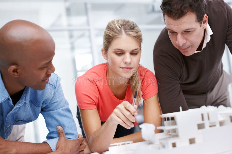 Architekten und Innenarchitekten mit Team für den Bau Prototyp Architektur Modell oder Industriedesign. Gruppe stockbild