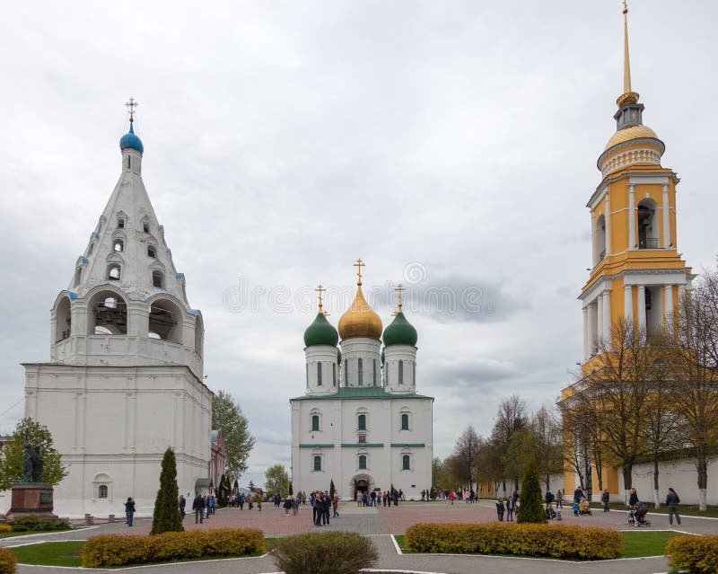 Architektoniczny zespół Katedralny kwadrat w Kolomna Kremlin zdjęcie stock Architektoniczny zespół Katedralny kwadrat w Kolomna Kremlin zdjęcie stock