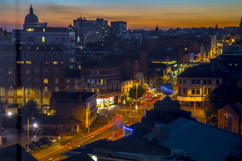Architettura del centro urbano di Nottingham al tramonto Architettura del centro urbano di Nottingham al tramonto