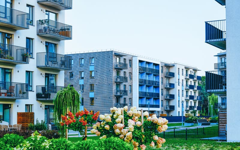 Architetture moderne di appartamenti residenziali complessi per abitazioni all'aperto dell'UE