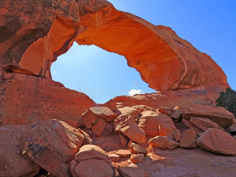 Arco quebrado foto de stock. Imagem de vermelho, geologia 24487242