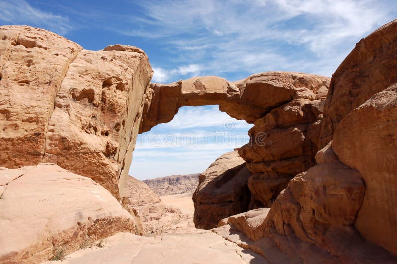 Arco di Burdah in rum dei wadi, Giordano fotografie stock Arco di Burdah in rum dei wadi, Giordano fotografie stock