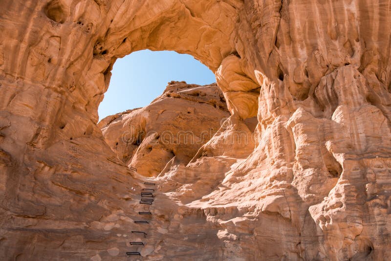 Arco grande no parque de Timna, Israel imagens de stock royalty free Arco grande no parque de Timna, Israel imagens de stock royalty free