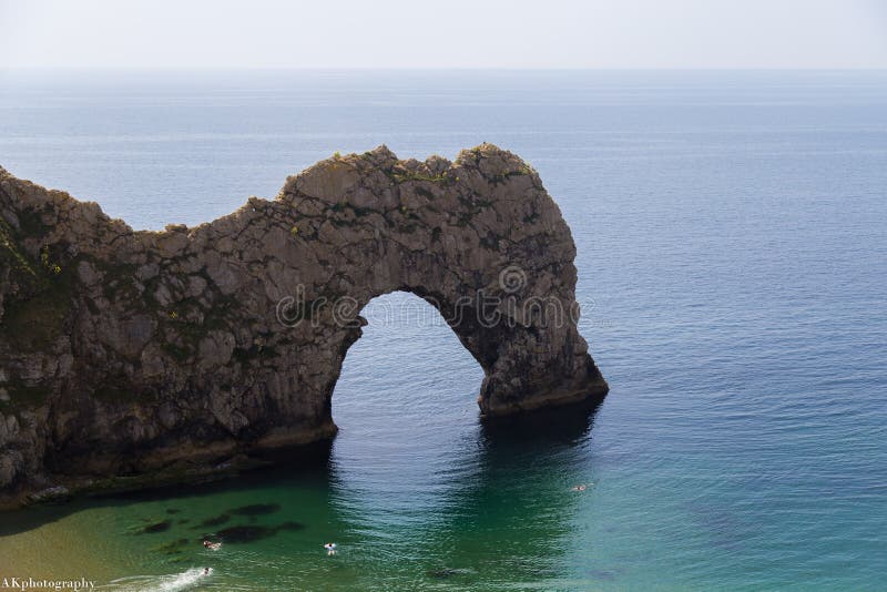 Arco y mar de la puerta de Durdle imagen de archivo Arco y mar de la puerta de Durdle imagen de archivo