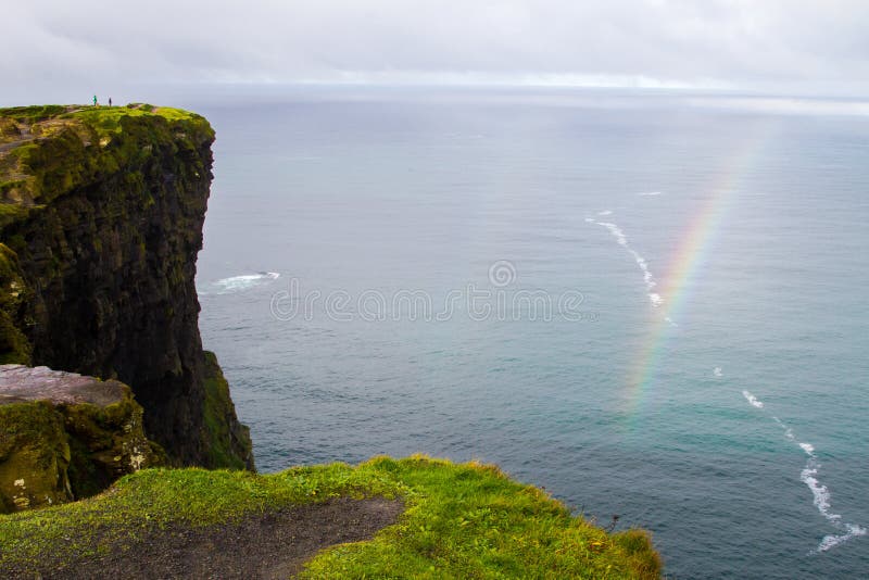 Arcobaleno alle scogliere di Moher fotografia stock libera da diritti Arcobaleno alle scogliere di Moher fotografia stock libera da diritti