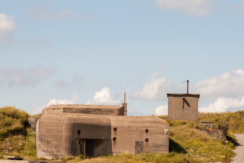 Arcón alemana de WWII en las dunas de Ostende Bélgica fotografía de archivo Arcón alemana de WWII en las dunas de Ostende Bélgica fotografía de archivo