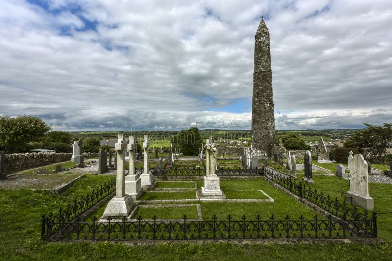 Ardmore Round Tower And Ruins Of St Declan S Church Youghal Waterford Ireland Stock Photo Image Of Cementery Ireland