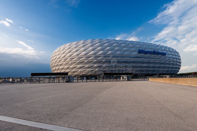 Arena de Allianz - estádio de futebol - Munich Alemanha imagem de stock Arena de Allianz - estádio de futebol - Munich Alemanha imagem de stock