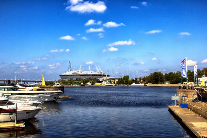 Arena St Petersburg, RUSIA - JULE 06, 2018 del zenit del estadio: imagen de archivo libre de regalías Arena St Petersburg, RUSIA - JULE 06, 2018 del zenit del estadio: imagen de archivo libre de regalías