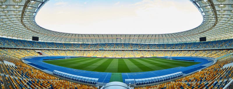 Arena vacía enorme del fútbol fotografía de archivo Arena vacía enorme del fútbol fotografía de archivo