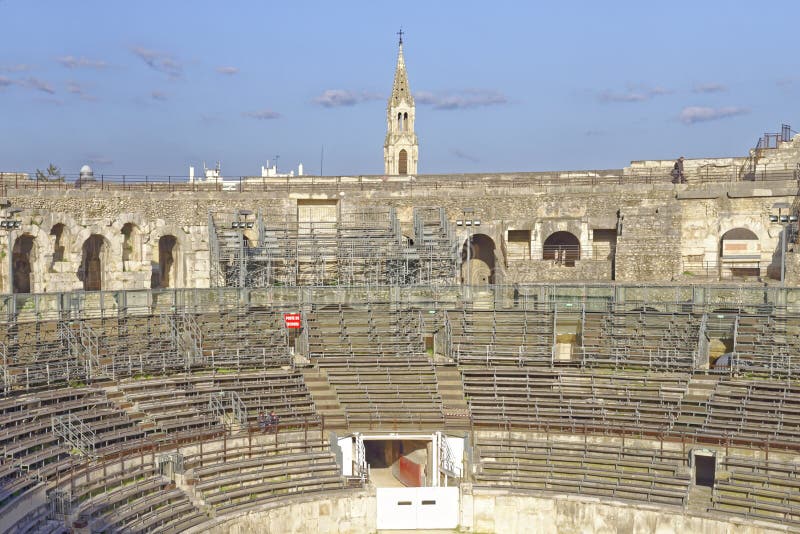 Arenas de Nimes, anfiteatro romano foto de stock Arenas de Nimes, anfiteatro romano foto de stock