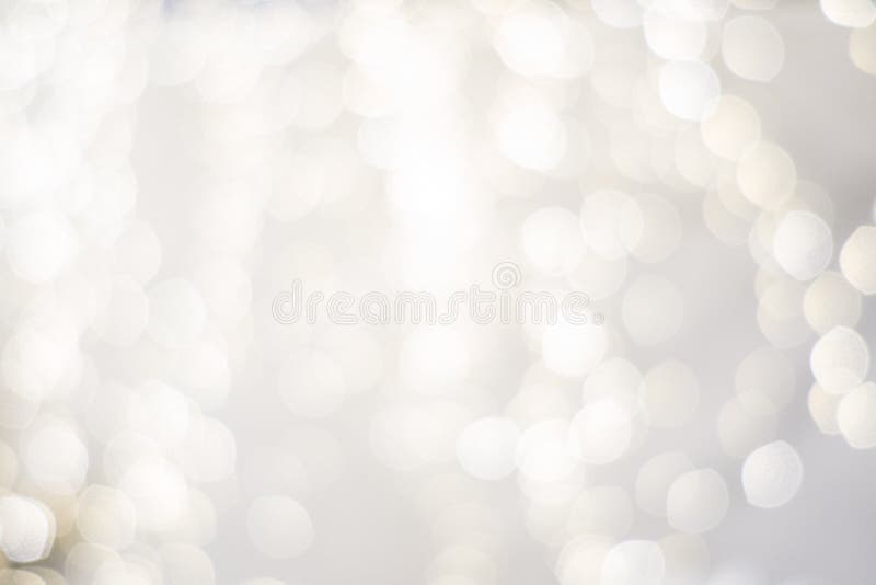 Argent à extrémité élevé et blanc classieux chic, lumières troubles de contexte de vacances de Noël beau de fête images stock Argent à extrémité élevé et blanc classieux chic, lumières troubles de contexte de vacances de Noël beau de fête images stock