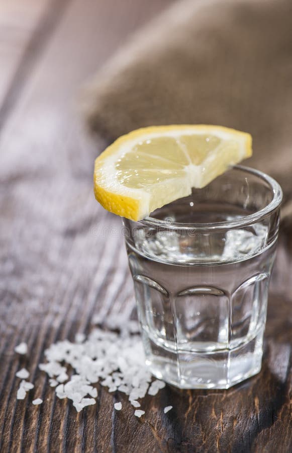 Argento Di Tequila Con Il Limone Ed Il Sale Immagine Stock Immagine