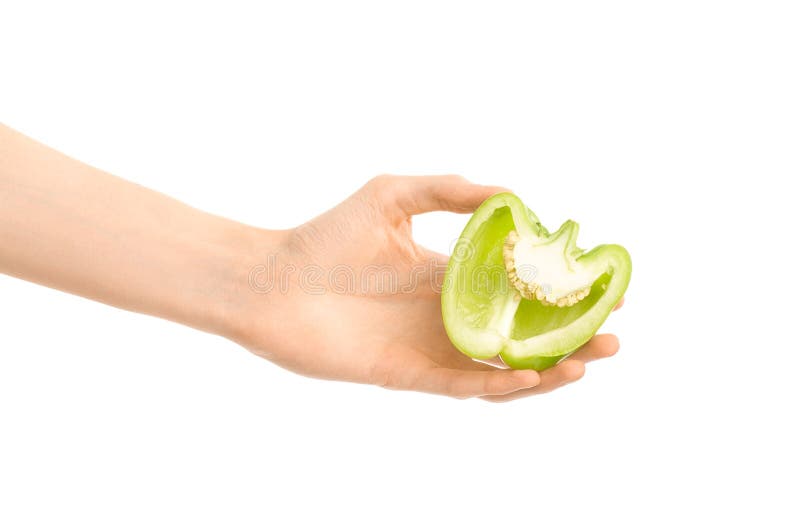 Argomento sano di dieta e di cibo: Mezzo peperone verde della tenuta umana della mano isolato su un fondo bianco nello studio fotografia stock libera da diritti