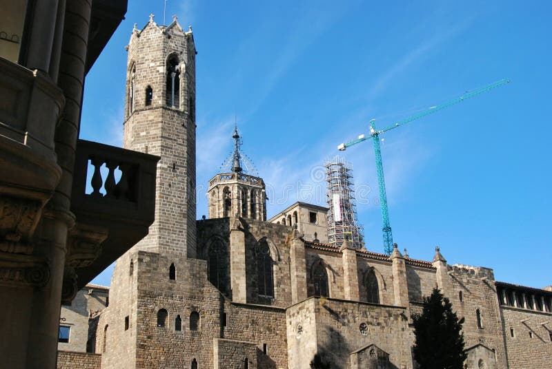 Arhitectura de la Barcelona. Arhitectura diversă a caselor din Barcelona Biserici Catedrale Castele