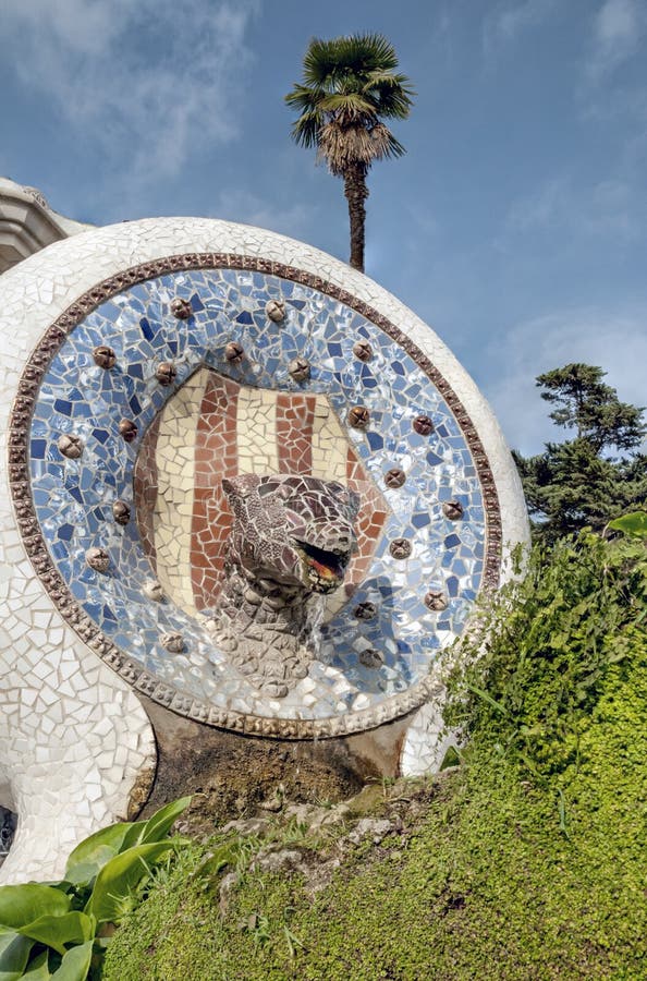 Arhitectură colorată de către Antonio Gaudi. parc guell este cel mai important parc din Barcelona. stock photo