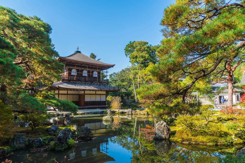 Arhitectură frumoasă la pavilul argintiu Ginkakuji royalty free stock image