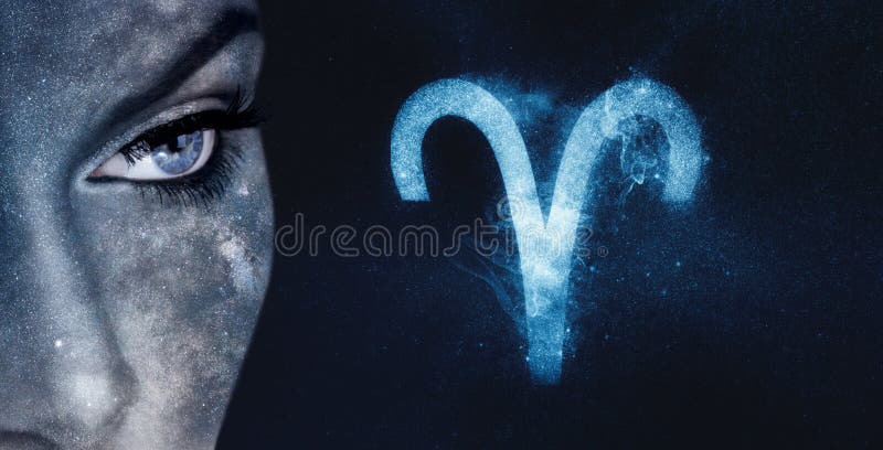 Aries zodiaka znak Astrologii kobiet nocnego nieba tło obrazy royalty free Aries zodiaka znak Astrologii kobiet nocnego nieba tło obrazy royalty free