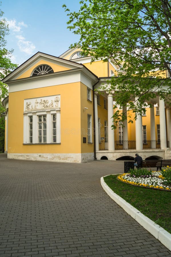 Aristrocratisch herenhuis in museum-Landgoed van Lyublino moskou royalty-vrije stock afbeelding Aristrocratisch herenhuis in museum-Landgoed van Lyublino moskou royalty-vrije stock afbeelding